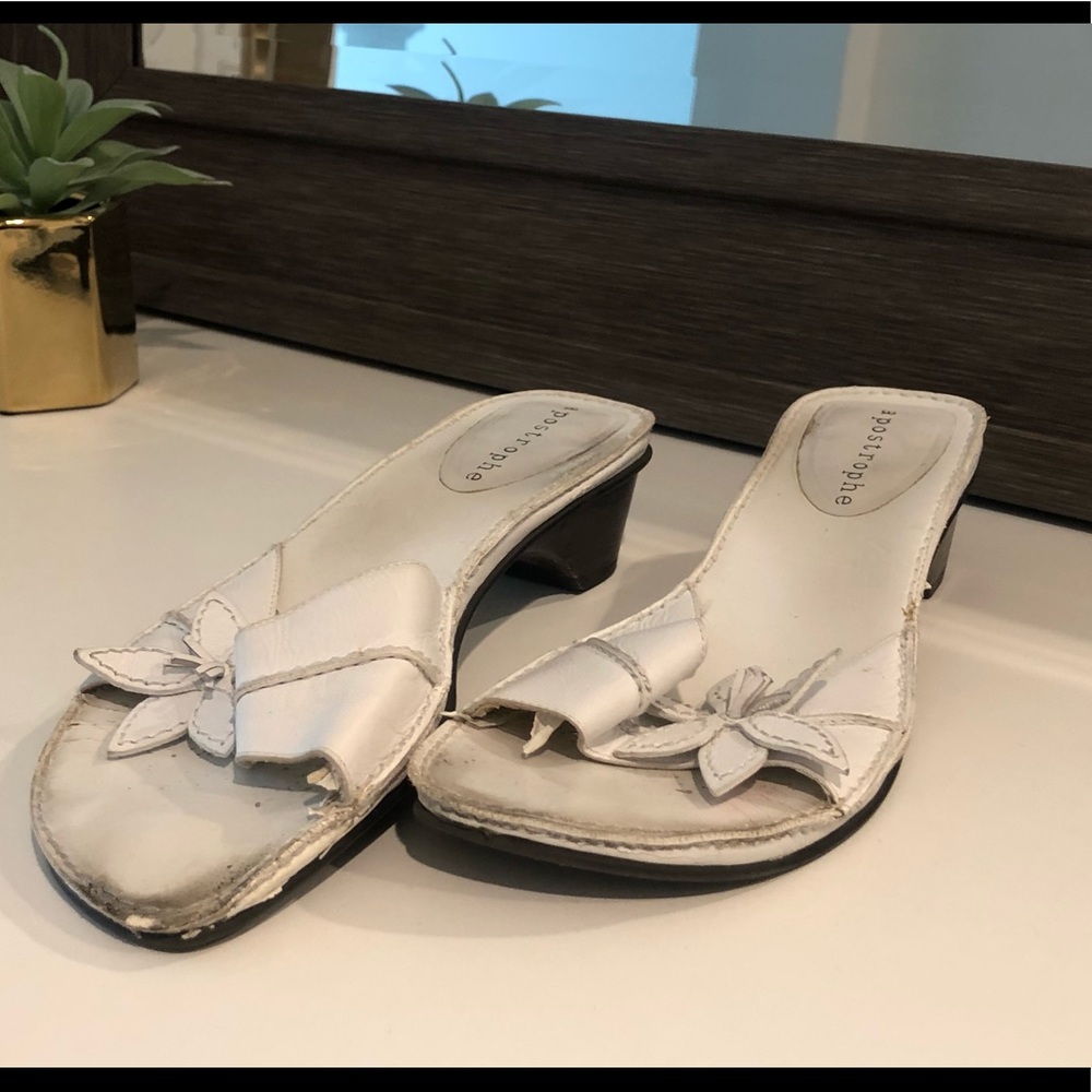 Apostrophe white leather flower sandal